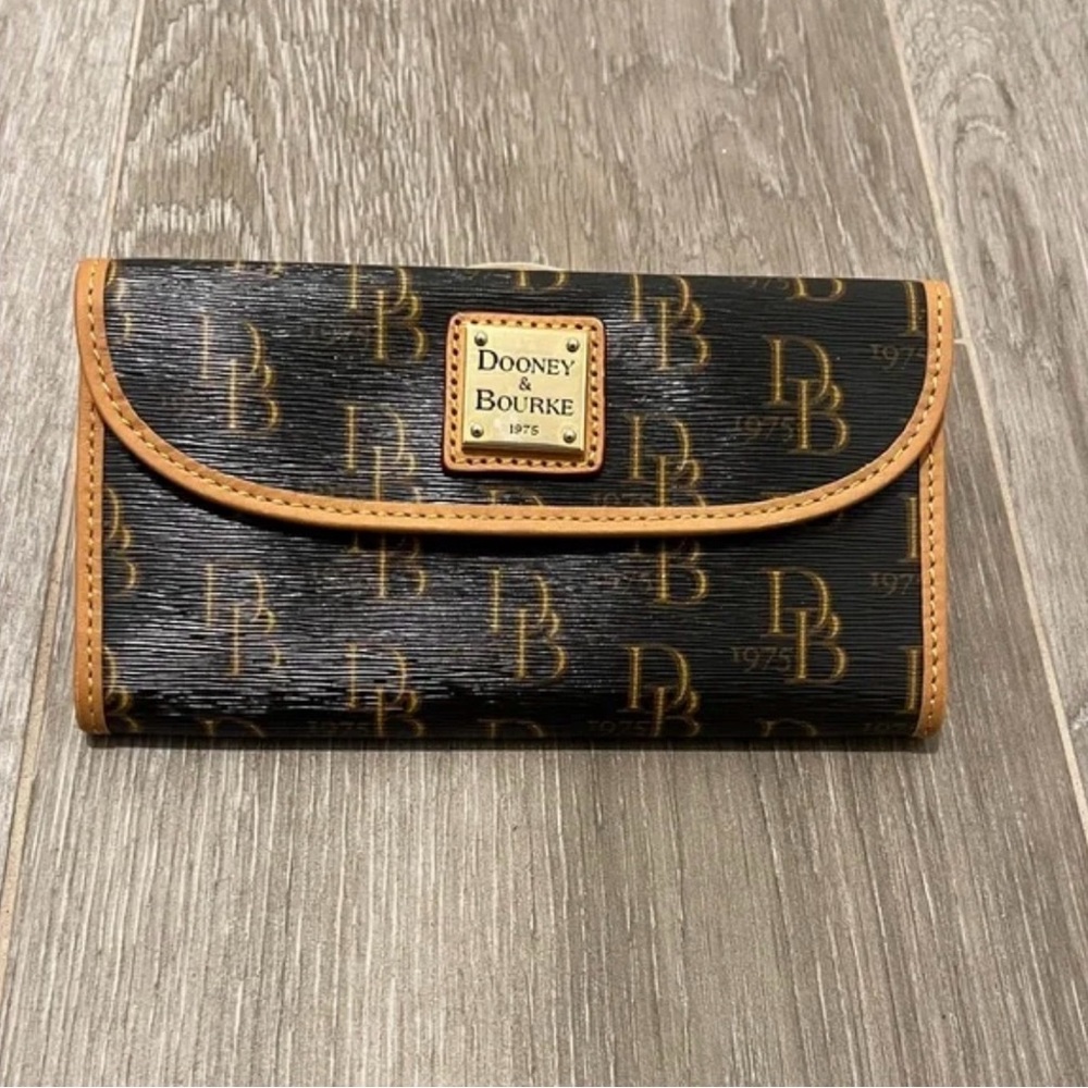 Dooney & Bourke 1975 Signature Vanessa Satchel with matching Wallet - Picture 12 of 14